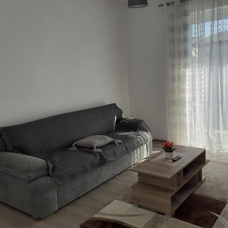 Livezeni  Sara Apartman מראה חיצוני תמונה