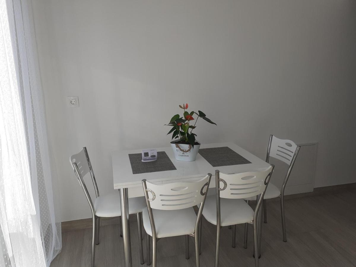 Livezeni  Sara Apartman מראה חיצוני תמונה